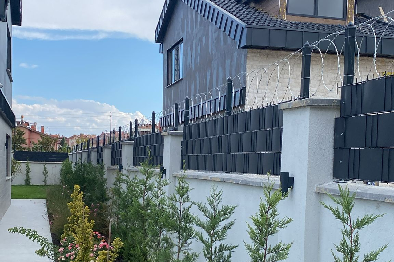 Brandalı Double Panel Çit Sistemleri